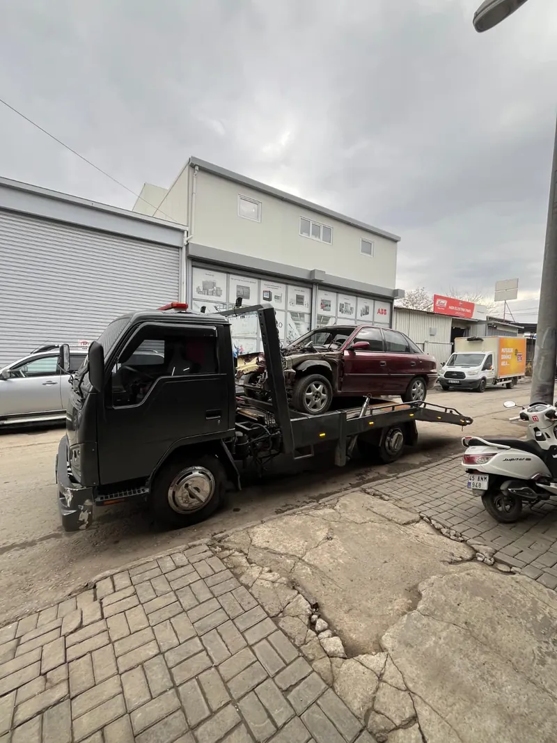 Salihli oto kurtarma — kurtarıcı üzerinde taşınan binek otomobil